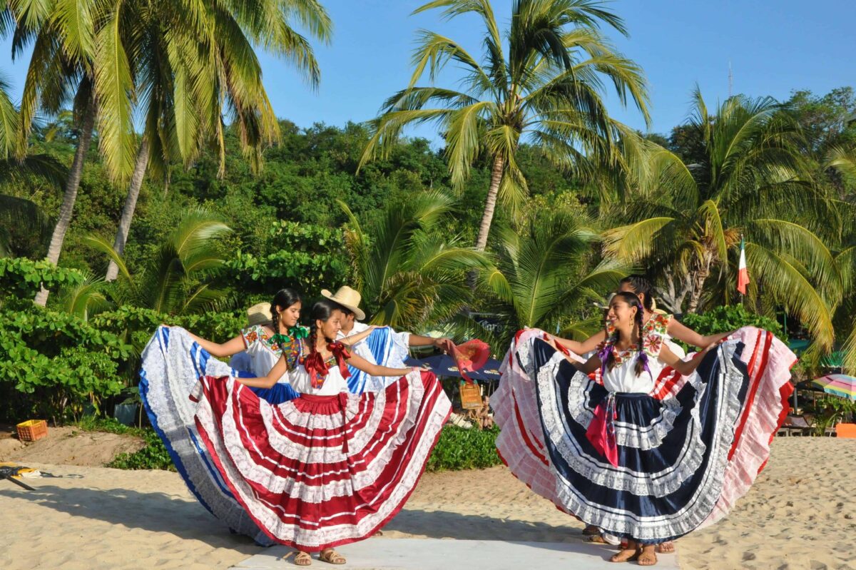 Folkloric dancers at Playa Manzanillo, Puerto Escondido, Mexico