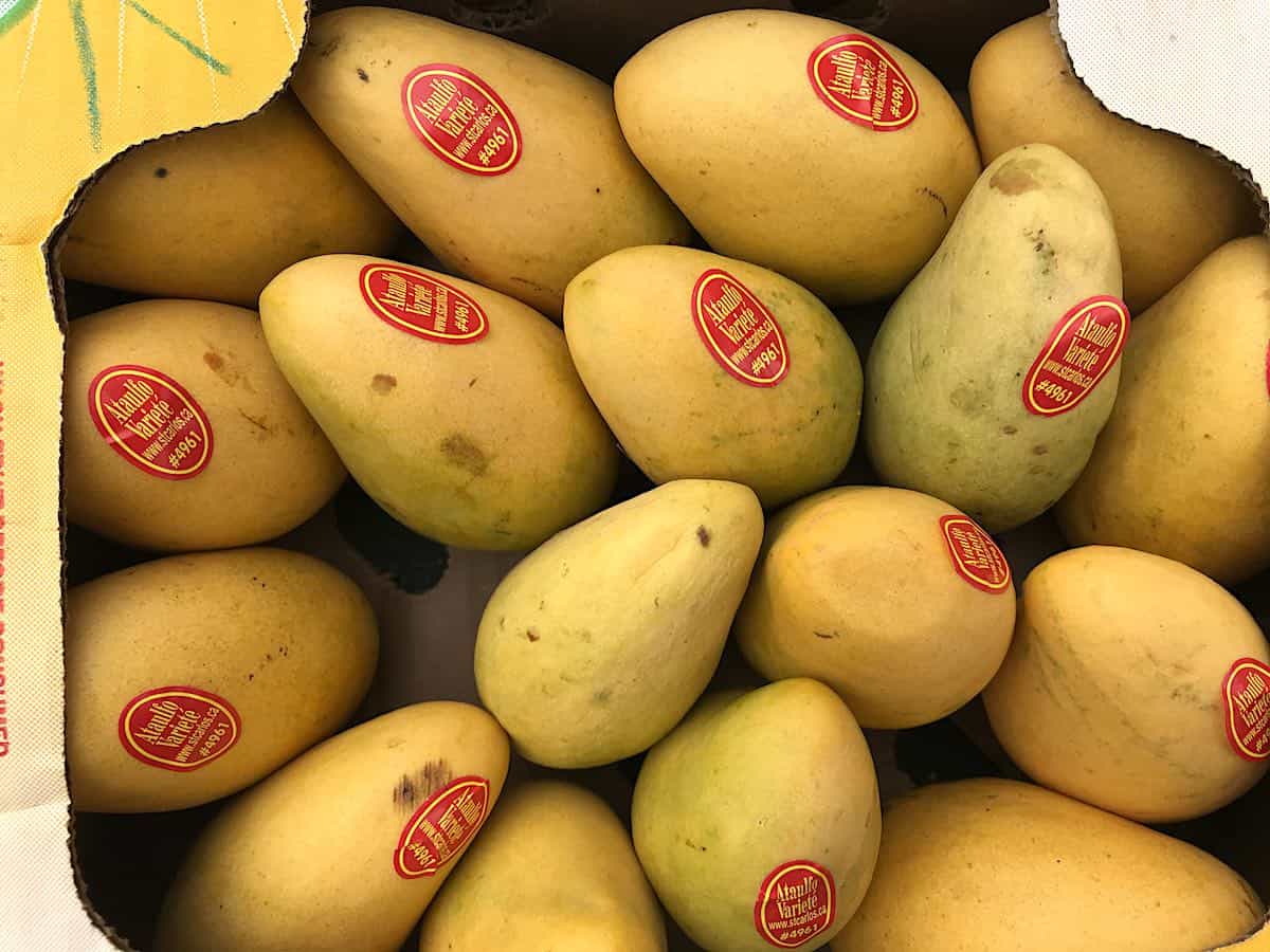 A box of Ataulfo mangos.