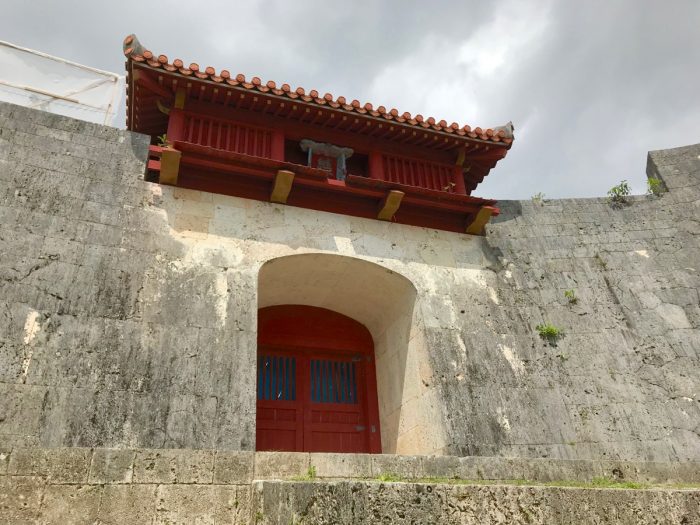 Keiseimon Gate (Akata Ujo) once served as the service entrance to Shurijo Castle.