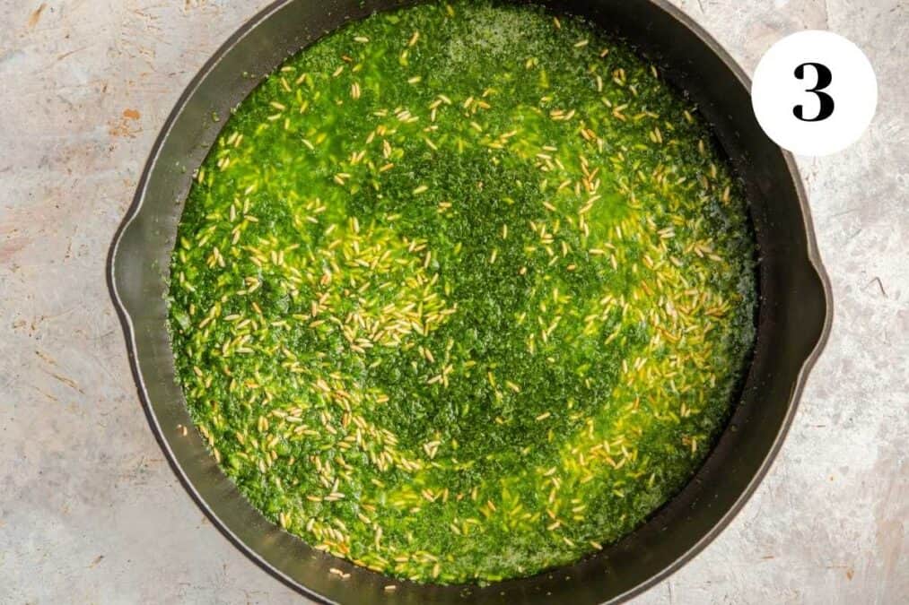 Spinach mixture in a skillet for for arroz verde.