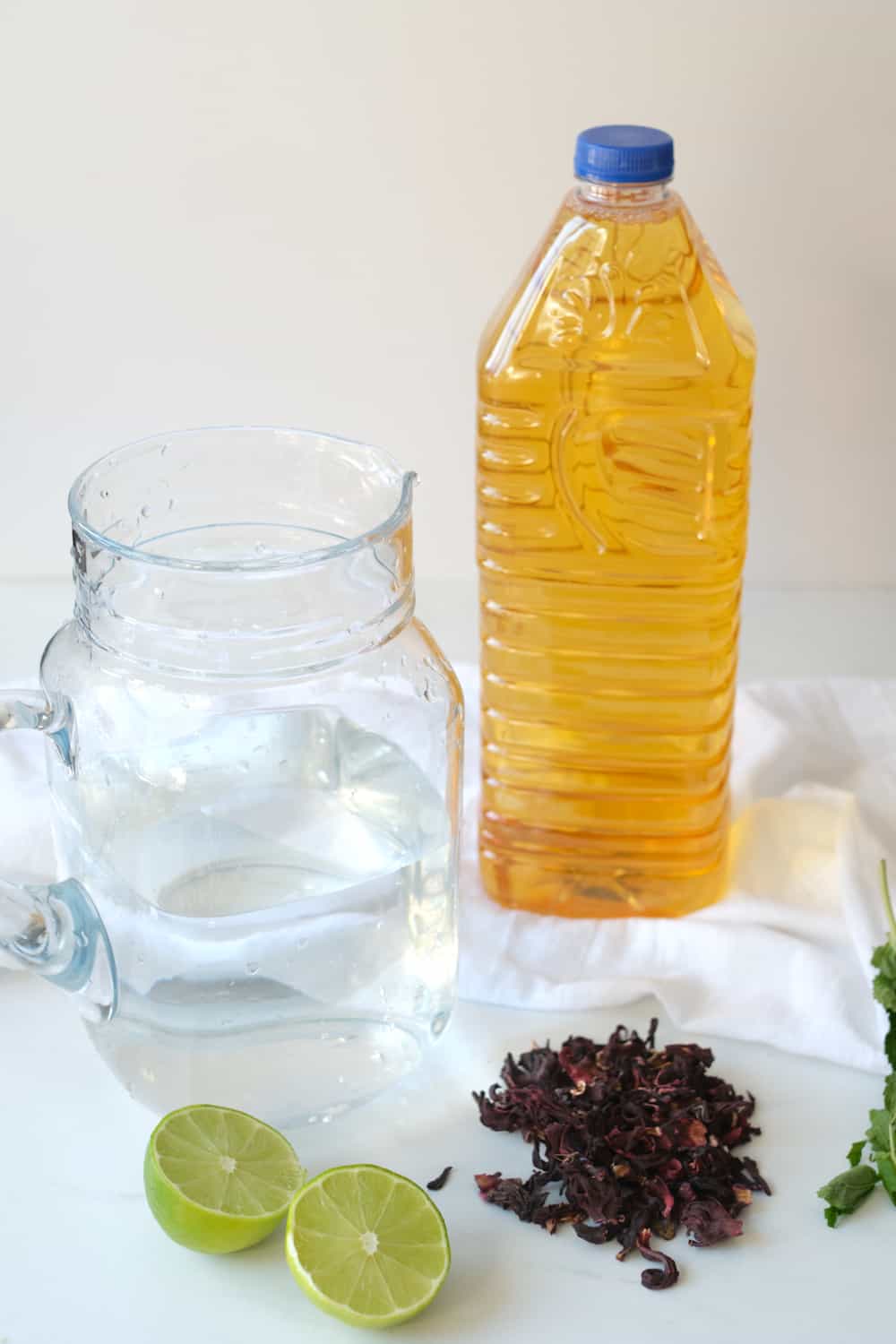 Ingredients for fresco de rosa de jamaica.