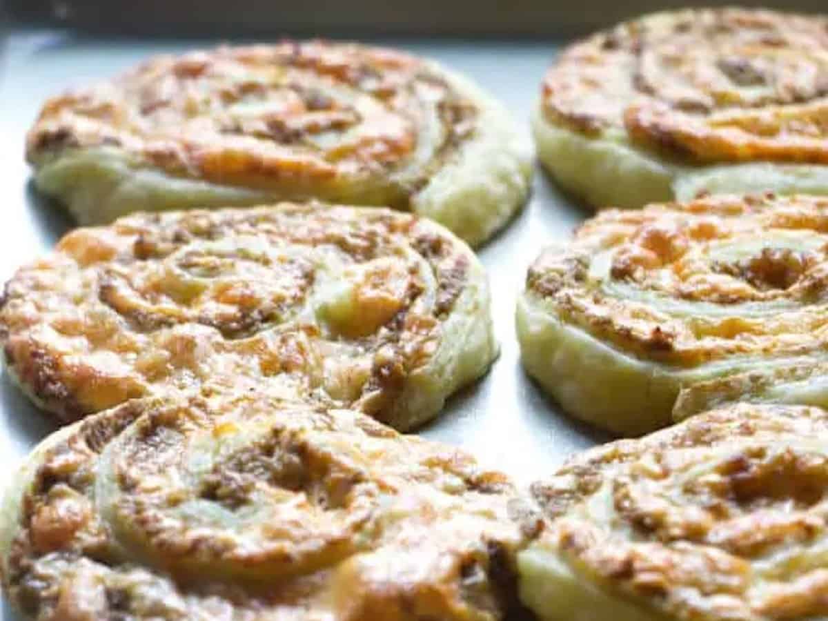 Olive and cheee pinwheel appetizers for boating.