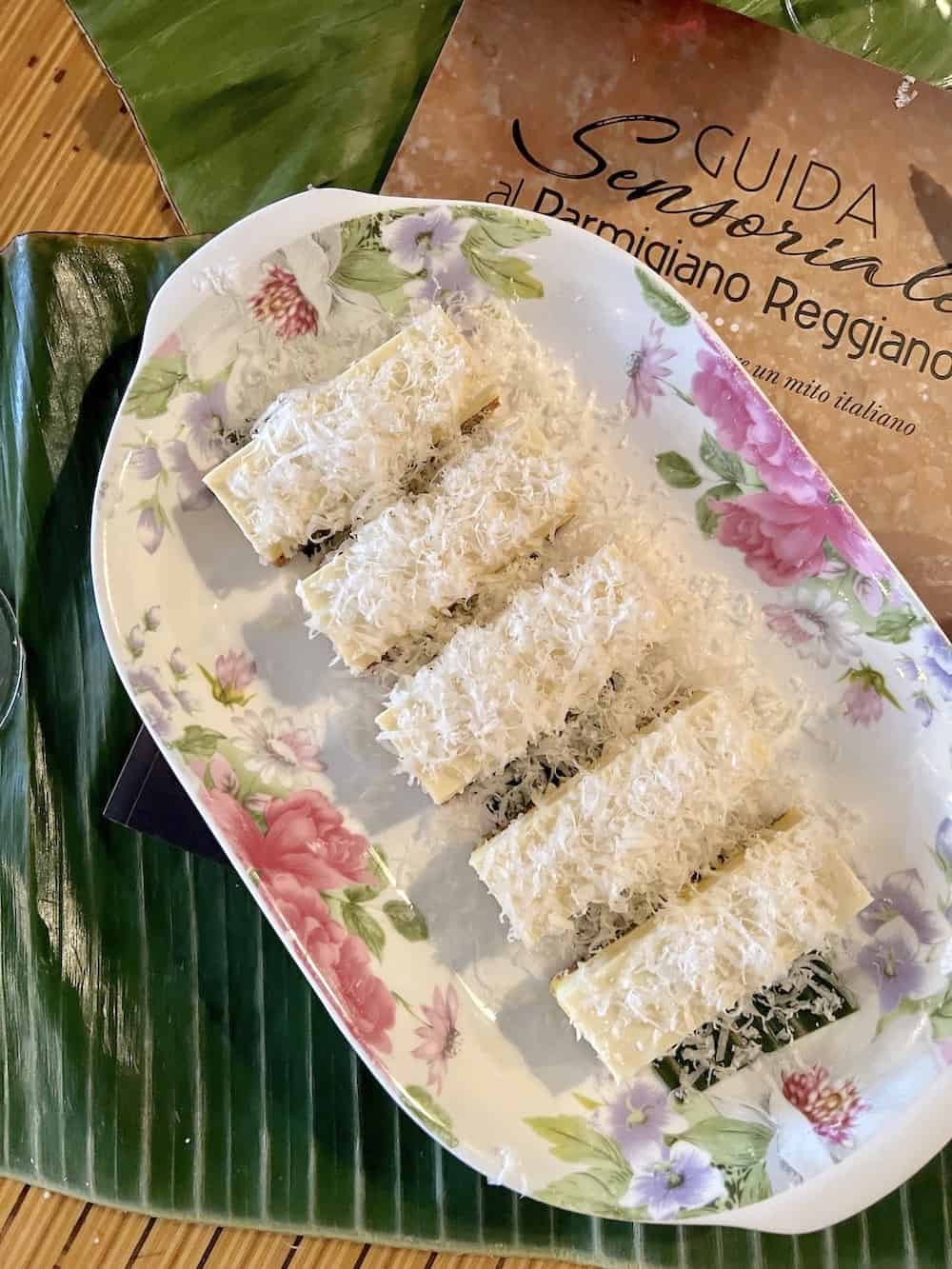 Flowered plate with appetizers. 
