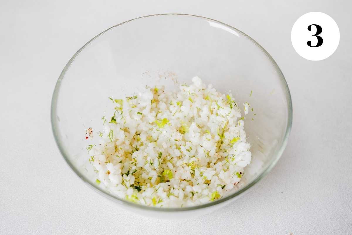 Steamed rice with herbs and lime.