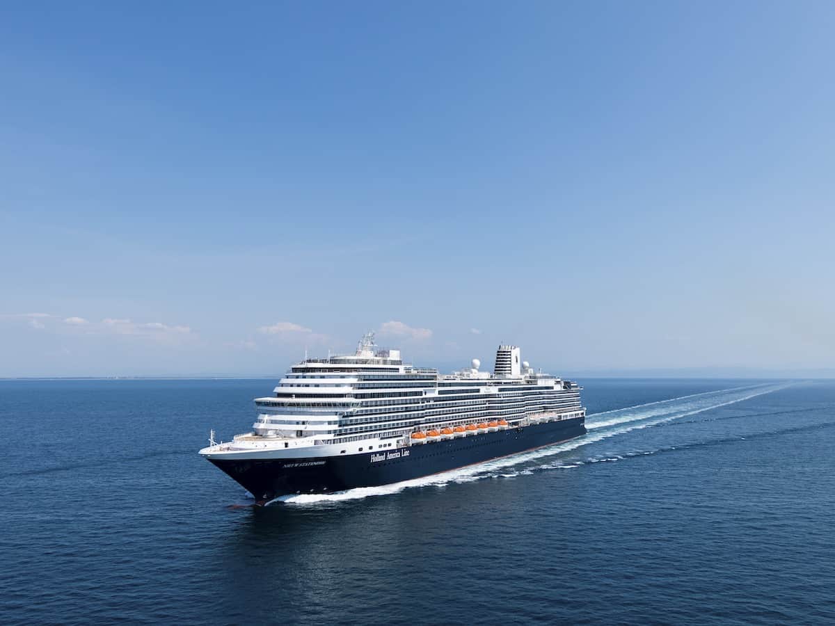 Nieuw Statendam ship under sail.