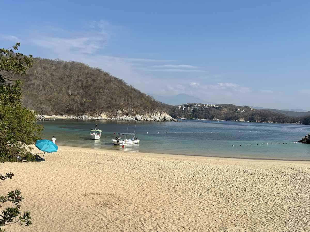 Tour boats at La Entrega Beach in Huatulco. 