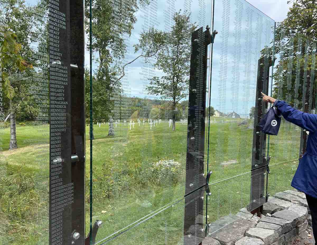The Memorial by Lucienne Corbet of names commemorates the memory of the Irish and other immigrants who perished on the island and of those who sacrificed their lives to nurse and comfort the sick immigrants. 