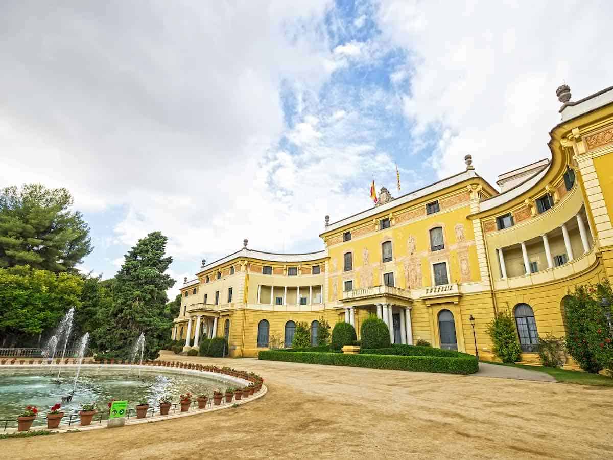 Exterior of the Palau Reial de Pedralbes. 