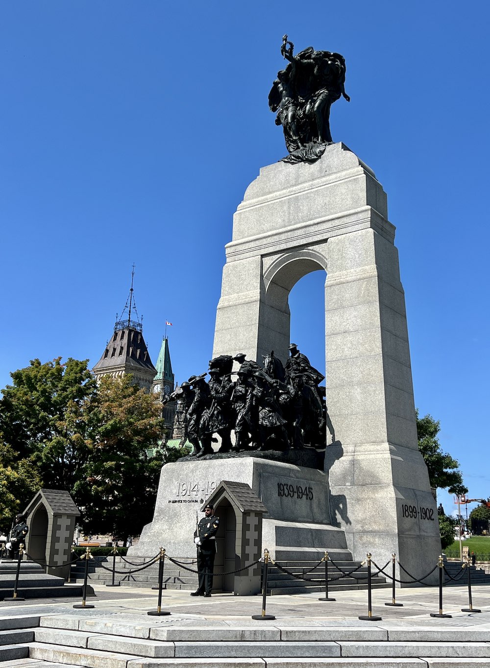 A ceremonial guard at the National War Memorial.