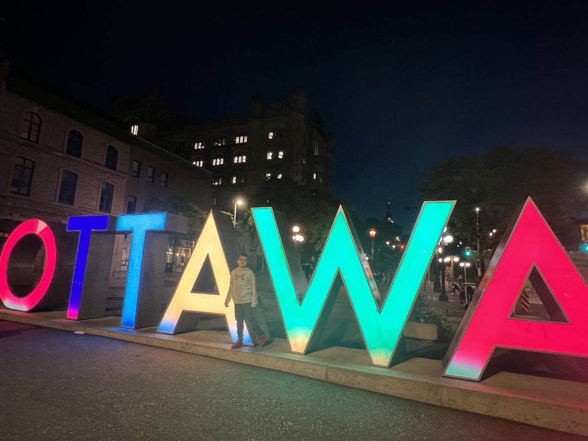 The Ottawa sign features an ever-evolving rainbow of colours.