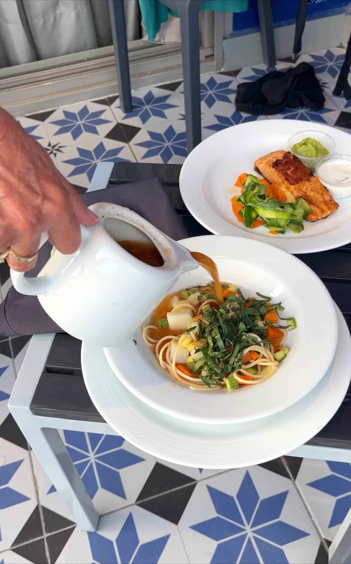 In-room dining was beautifully presented, hot and timely. 