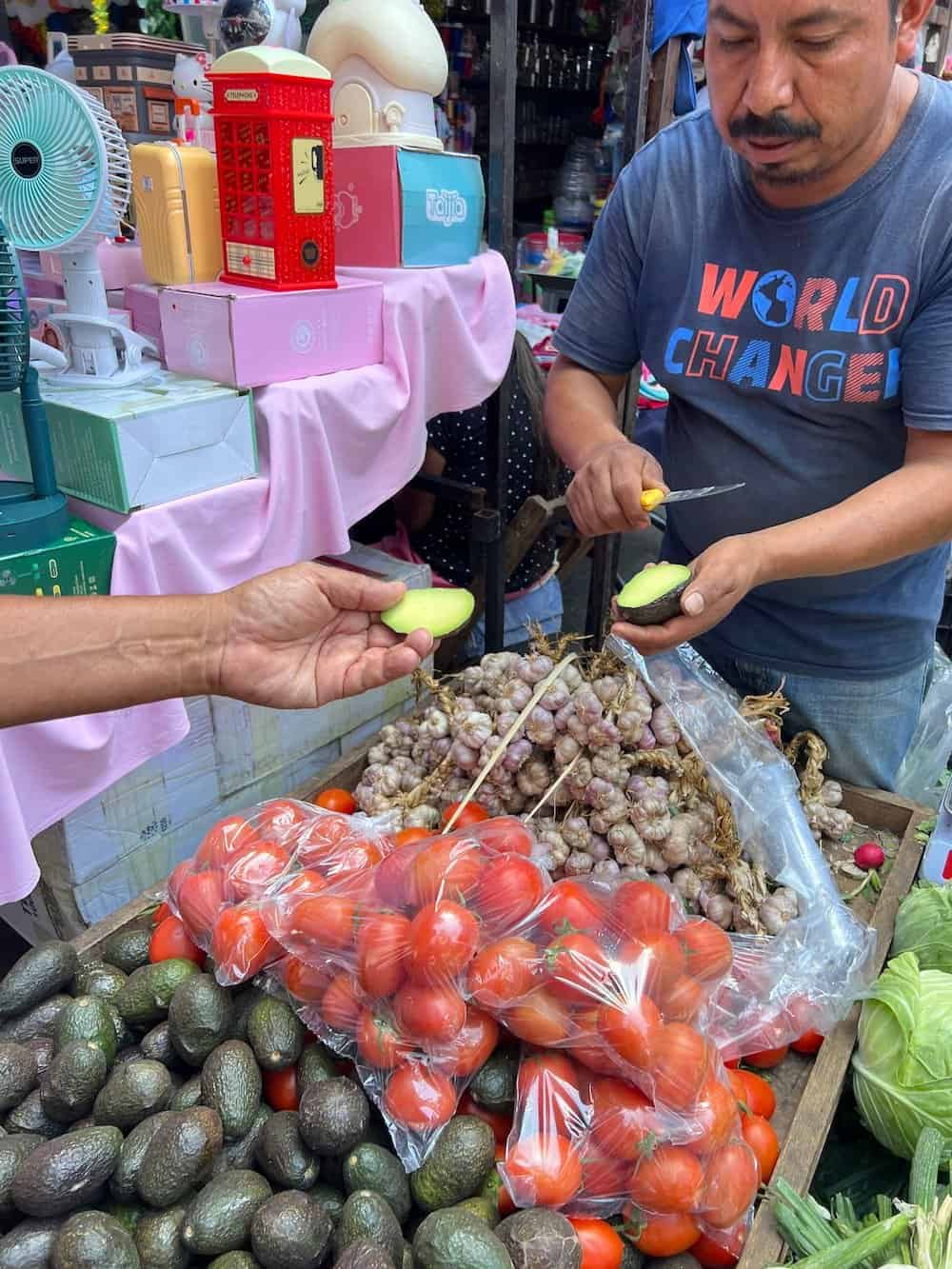 The Pochutla market takes place on Mondays. 